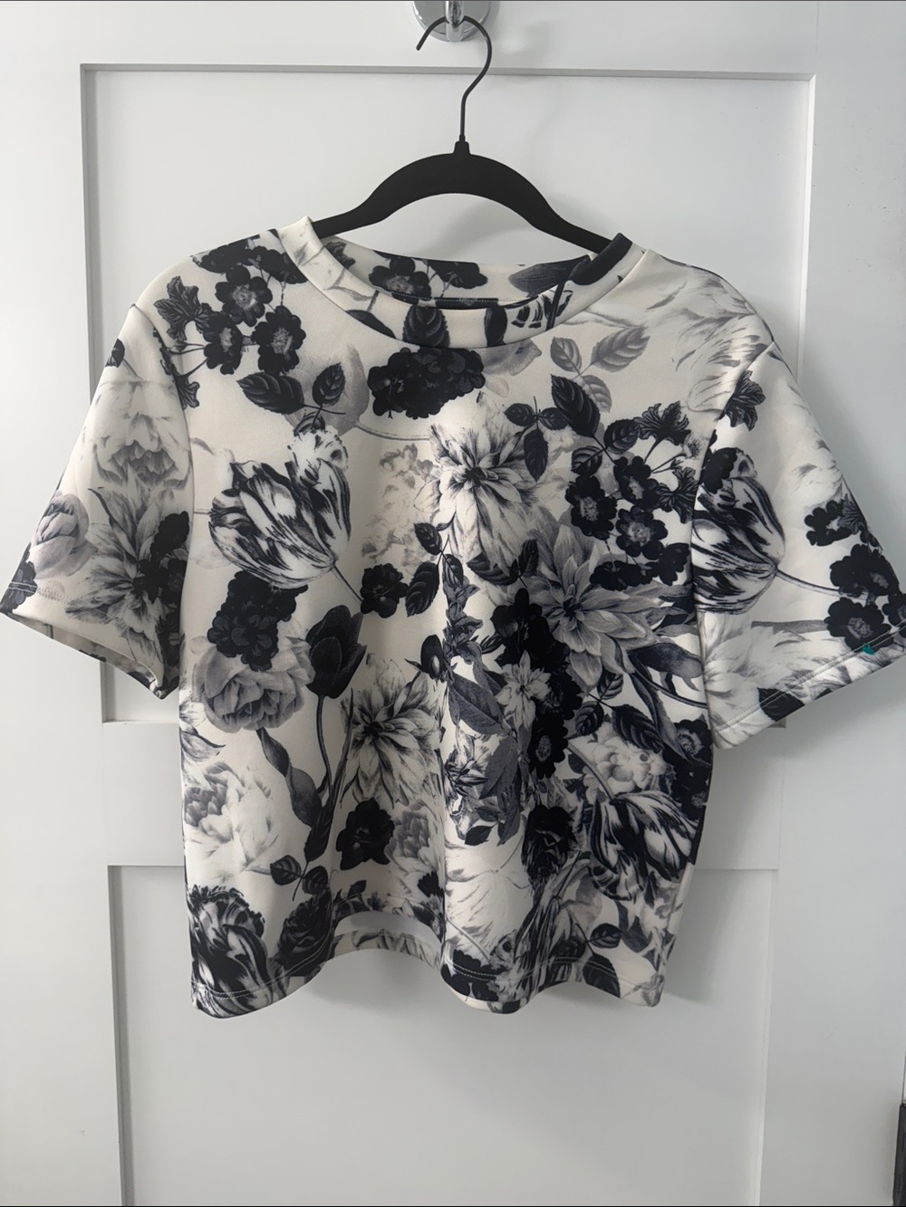 T Tahari Floral Cropped Tee